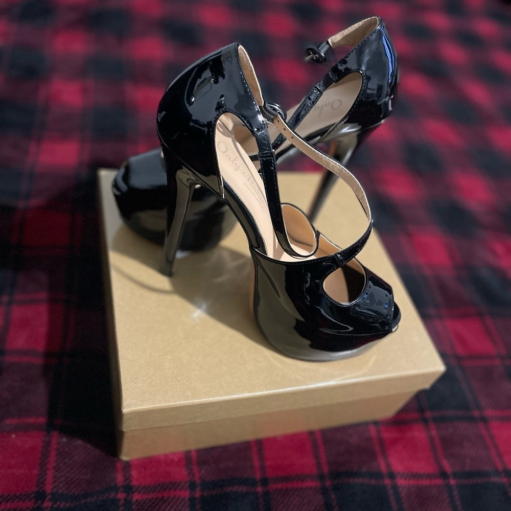 Women’s open toe platform stiletto heels size 9